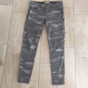 Democracy brand camo skinny jean/chino